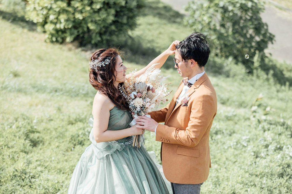 静岡フォトウエディングのフィーノスタイルで撮影した親水広場ふぃしゅーなの新郎新婦