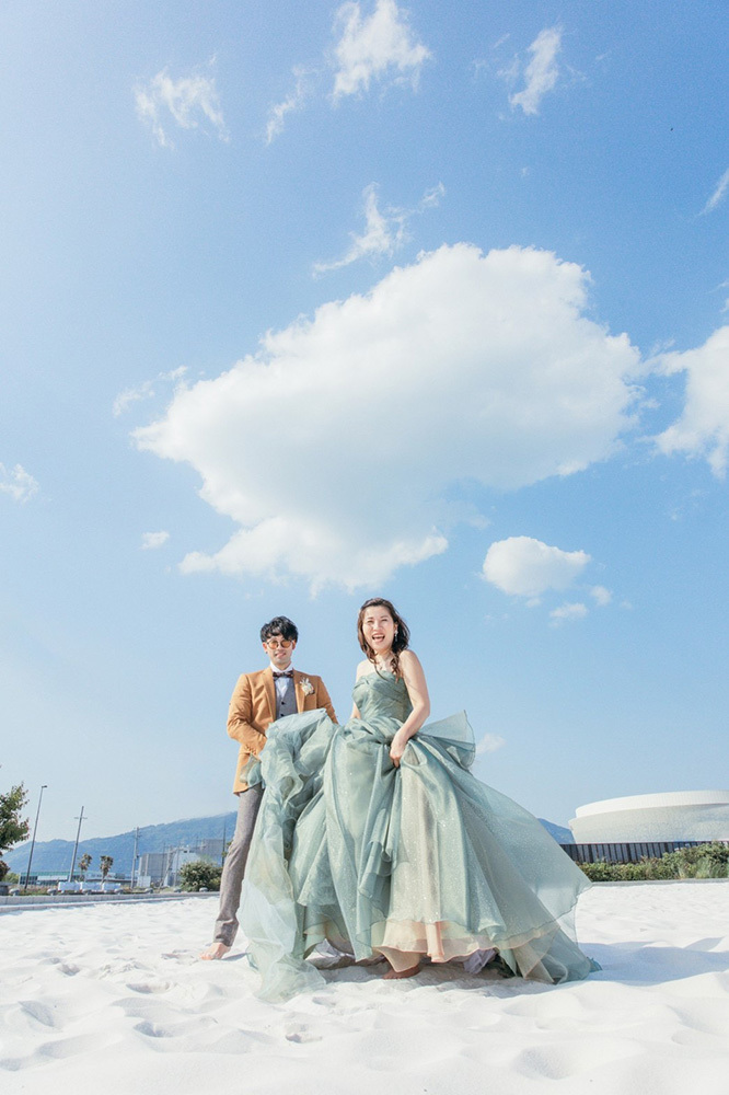 静岡フォトウエディングのフィーノスタイルで撮影した親水広場ふぃしゅーなの新郎新婦