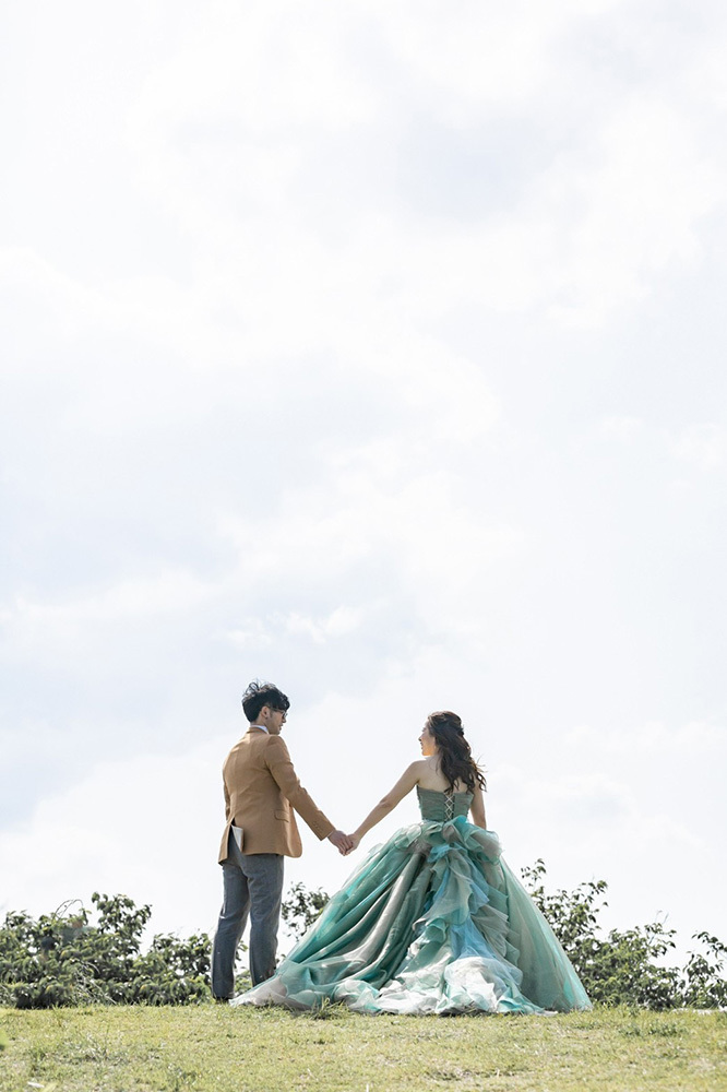 静岡フォトウエディングのフィーノスタイルで撮影した親水広場ふぃしゅーなの新郎新婦