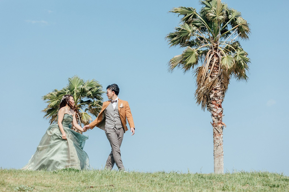 静岡フォトウエディングのフィーノスタイルで撮影した親水広場ふぃしゅーなの新郎新婦