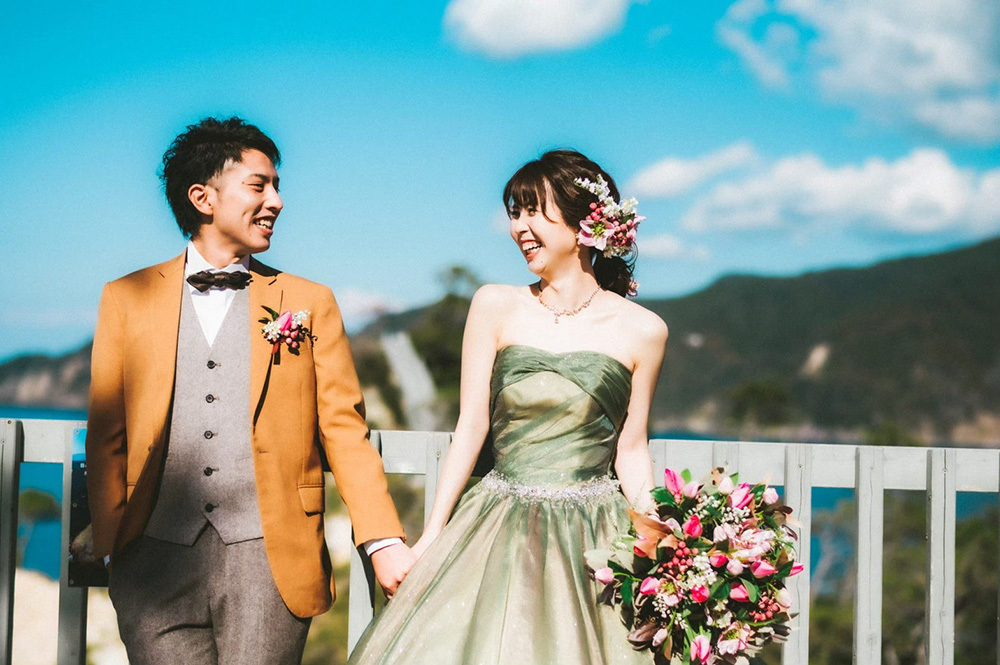 静岡フォトウエディングのフィーノスタイルで撮影した西伊豆の新郎新婦