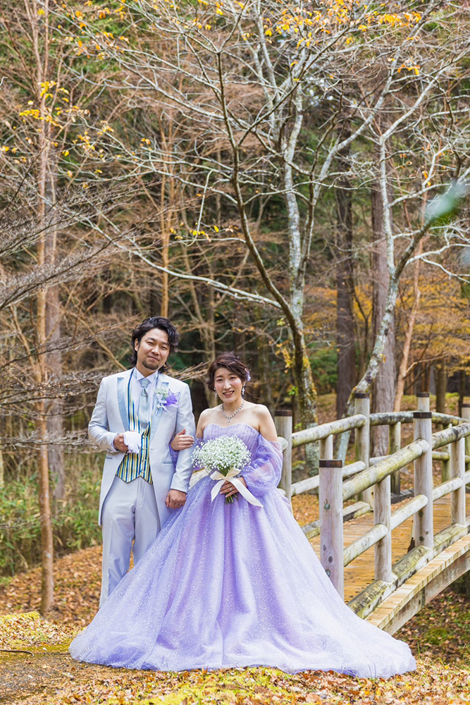 静岡フォトウエディングのフィーノスタイルで撮影した、ひのきの森のフォトウエディング画像1