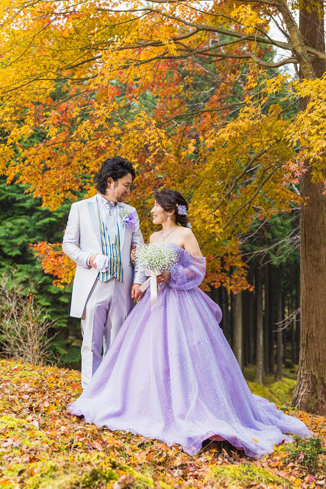 静岡フォトウエディングのフィーノスタイルで撮影した、ひのきの森のフォトウエディング画像4