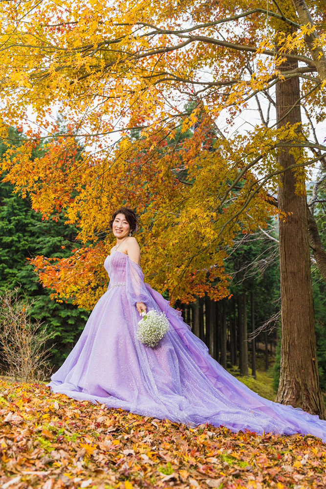 静岡フォトウエディングのフィーノスタイルで撮影した、ひのきの森のフォトウエディング画像6