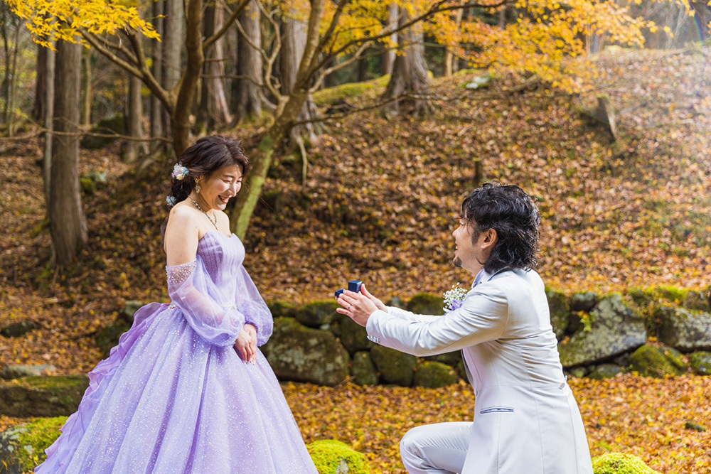 静岡フォトウエディングのフィーノスタイルで撮影した、ひのきの森のフォトウエディング画像12