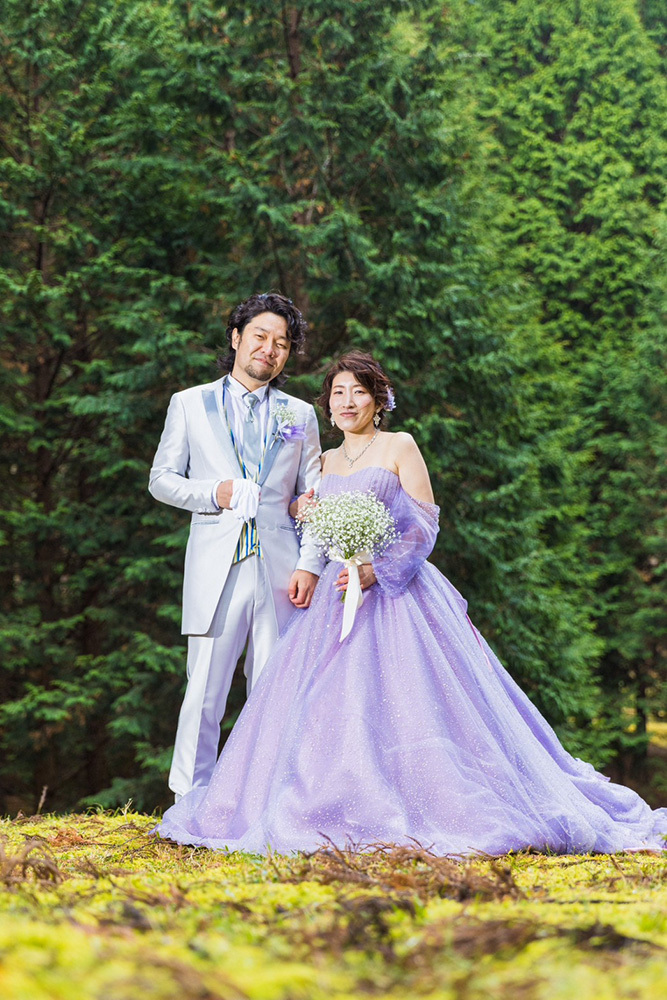 静岡フォトウエディングのフィーノスタイルで撮影した、ひのきの森のフォトウエディング画像14