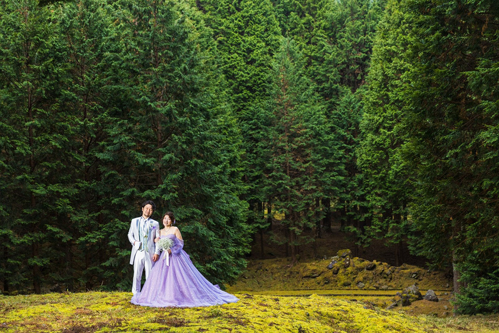 静岡フォトウエディングのフィーノスタイルで撮影した、ひのきの森のフォトウエディング画像15