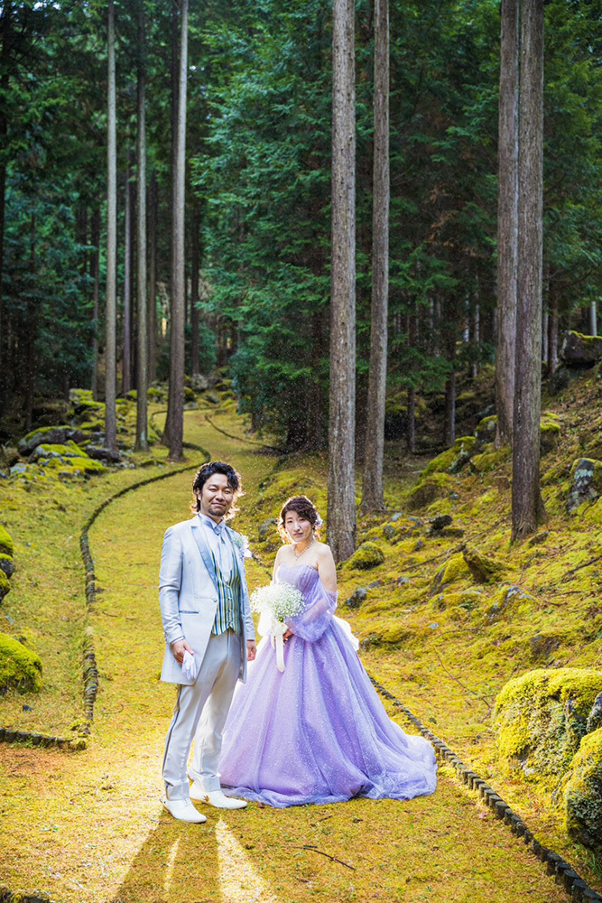 静岡フォトウエディングのフィーノスタイルで撮影した、ひのきの森のフォトウエディング画像19