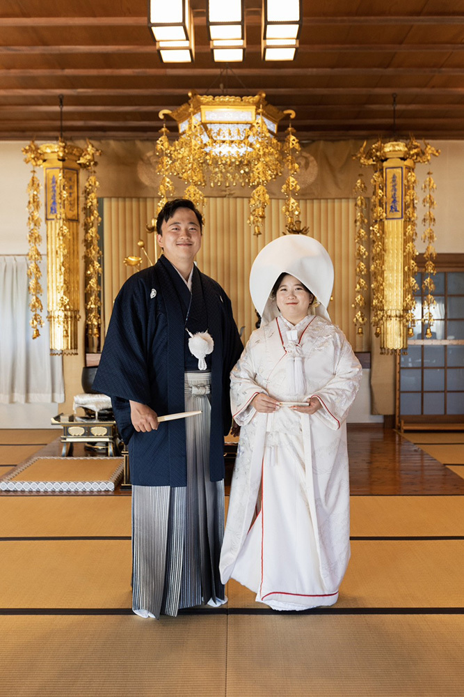 静岡フォトウエディングのフィーノスタイルで撮影した仏前結婚式の新郎新婦