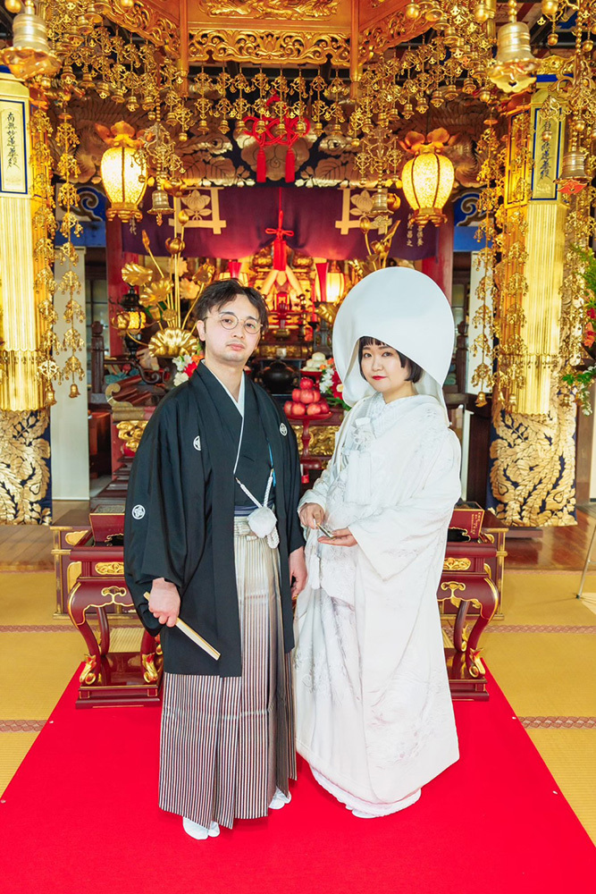 静岡フォトウエディングのフィーノスタイルで撮影した仏前結婚式の新郎新婦