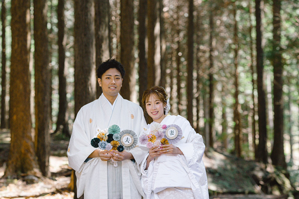 静岡フォトウエディングのフィーノスタイルで撮影した、ひのきの森のフォトウエディング