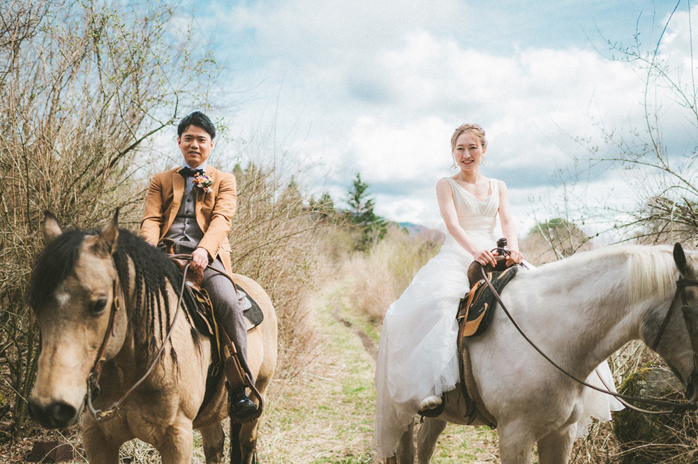 静岡フォトウエディングのフィーノスタイルで撮影した乗馬のウエディングフォト