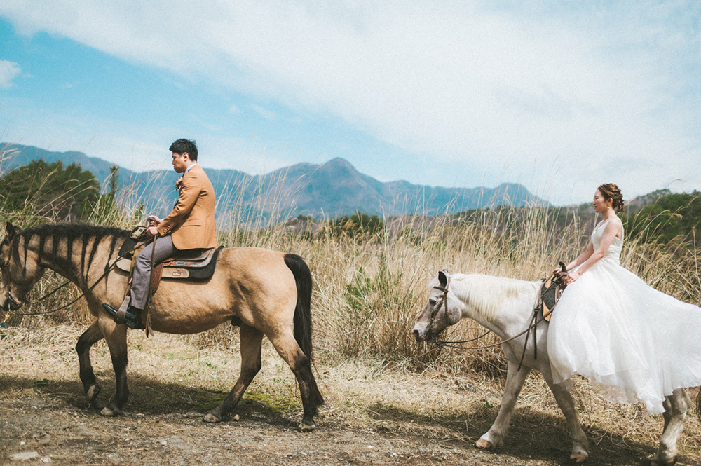 静岡フォトウエディングのフィーノスタイルで撮影した乗馬のウエディングフォト