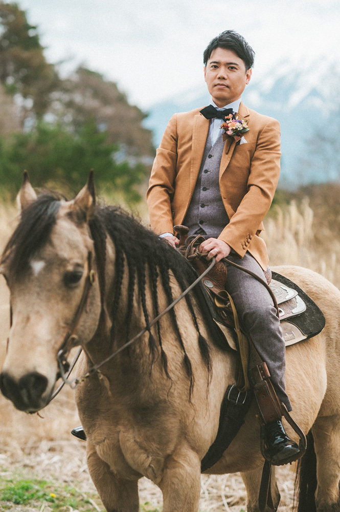 静岡フォトウエディングのフィーノスタイルで撮影した乗馬のウエディングフォト