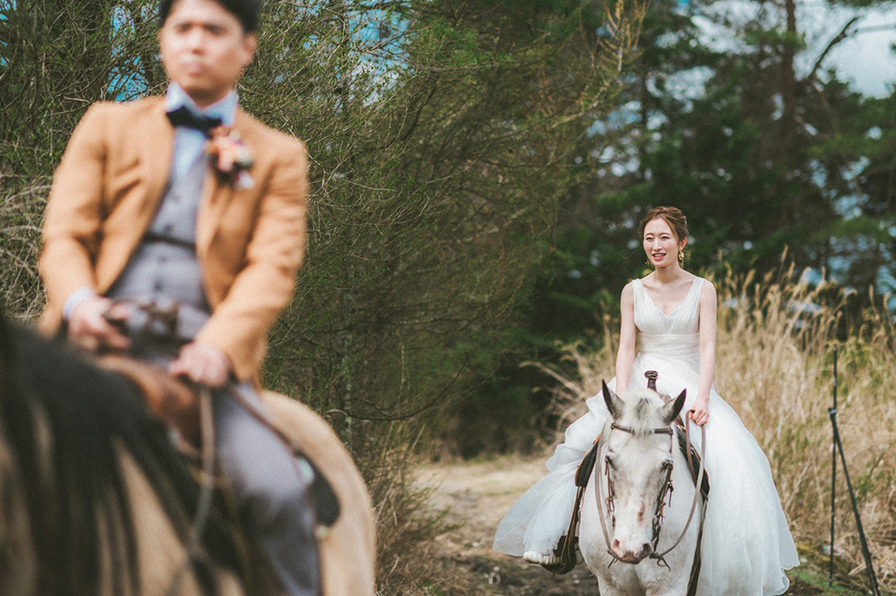 静岡フォトウエディングのフィーノスタイルで撮影した乗馬のウエディングフォト