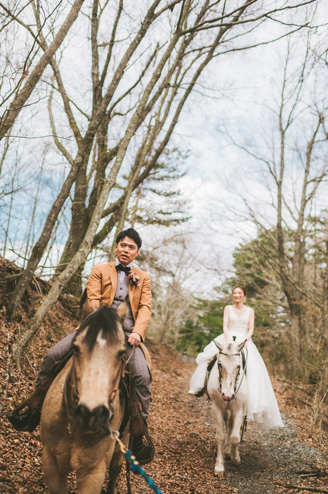 静岡フォトウエディングのフィーノスタイルで撮影した乗馬のウエディングフォト