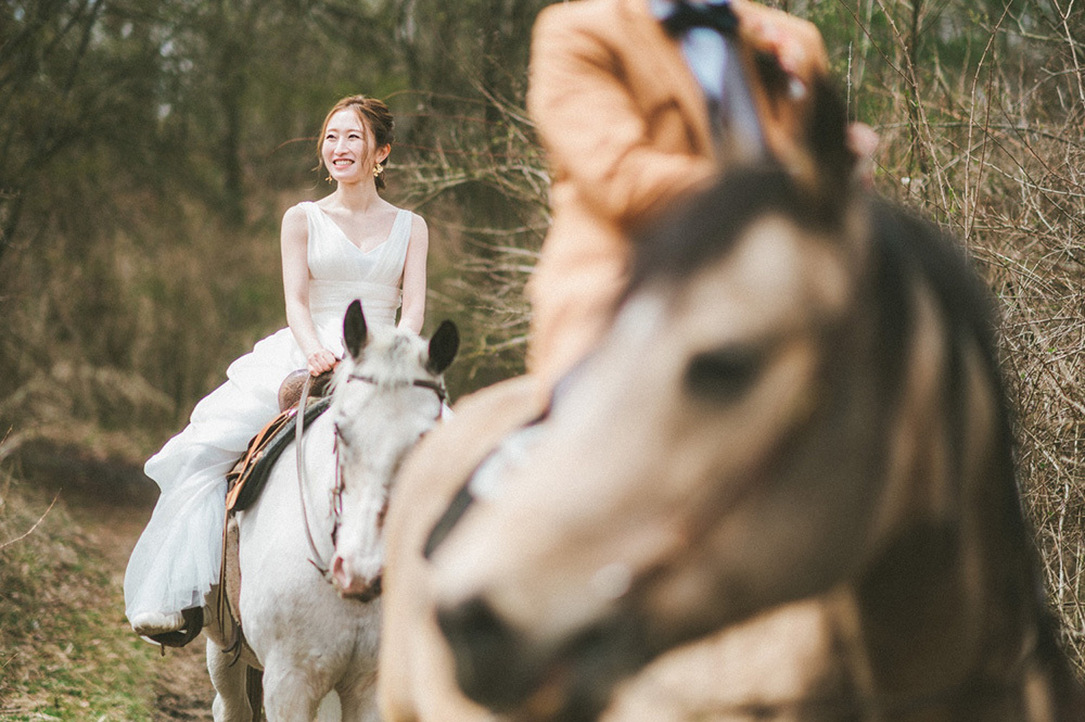 静岡フォトウエディングのフィーノスタイルで撮影した乗馬のウエディングフォト