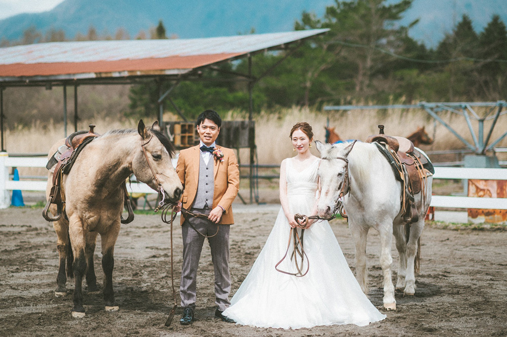 静岡フォトウエディングのフィーノスタイルで撮影した乗馬のウエディングフォト