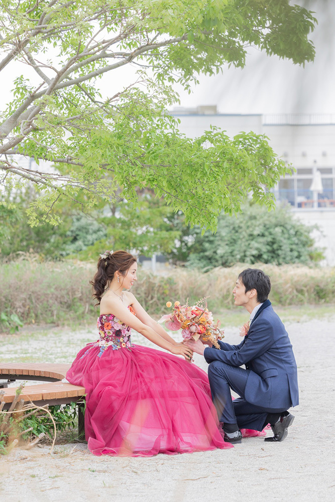 静岡フォトウエディングのフィーノスタイルで撮影した親水広場ふぃしゅーなの新郎新婦