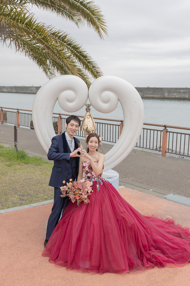 静岡フォトウエディングのフィーノスタイルで撮影した親水広場ふぃしゅーなの新郎新婦