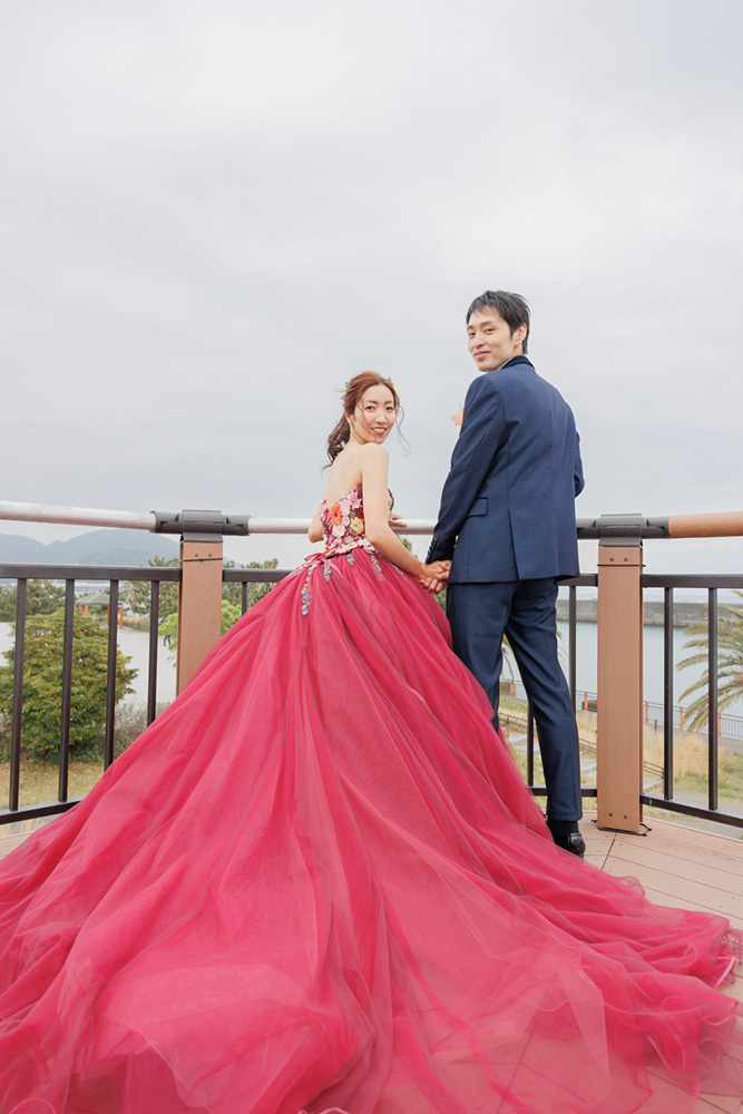 静岡フォトウエディングのフィーノスタイルで撮影した親水広場ふぃしゅーなの新郎新婦