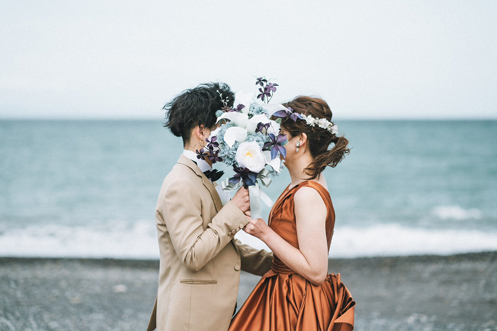 静岡フォトウエディングのフィーノスタイルで撮影した静岡限定の海フォトの新郎新婦