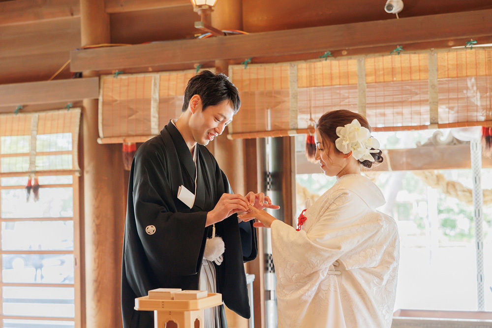 静岡フォトウエディングのフィーノスタイルで撮影した焼津神社の新郎新婦