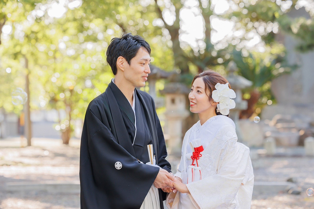 静岡フォトウエディングのフィーノスタイルで撮影した焼津神社の新郎新婦