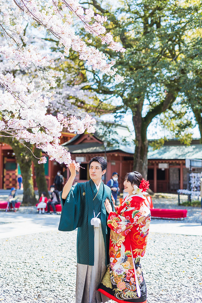 静岡フォトウエディングのフィーノスタイルで撮影した桜と新郎新婦