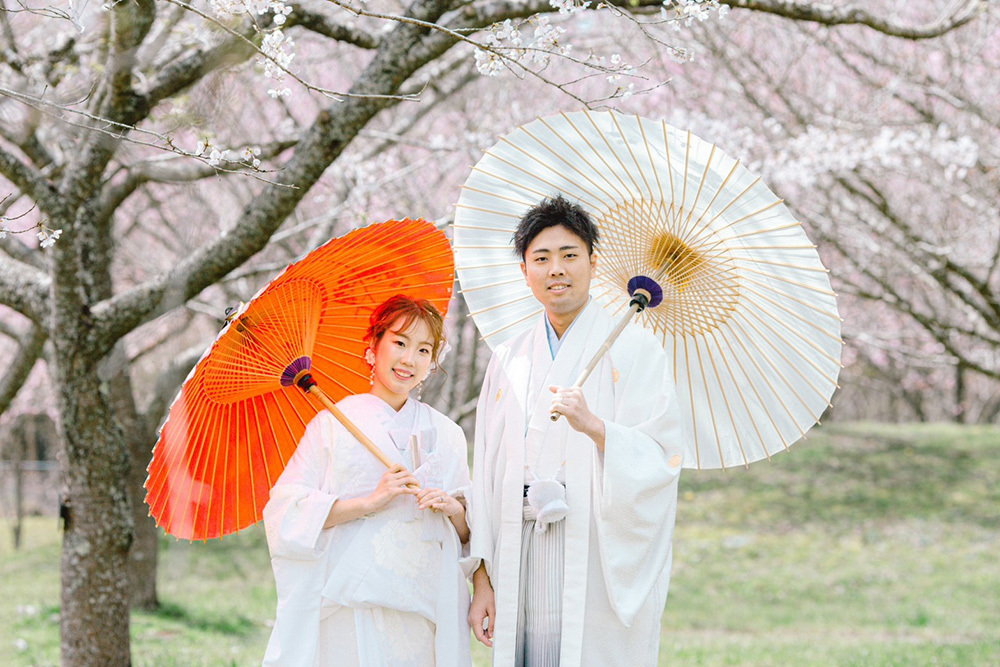静岡フォトウエディングのフィーノスタイルで撮影した桜と新郎新婦