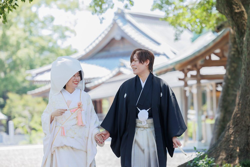 静岡フォトウエディングのフィーノスタイルで撮影した焼津神社の新郎新婦