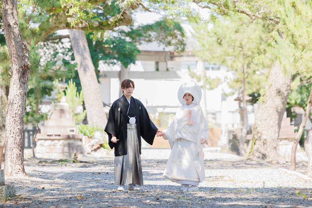 静岡フォトウエディングのフィーノスタイルで撮影した焼津神社の新郎新婦
