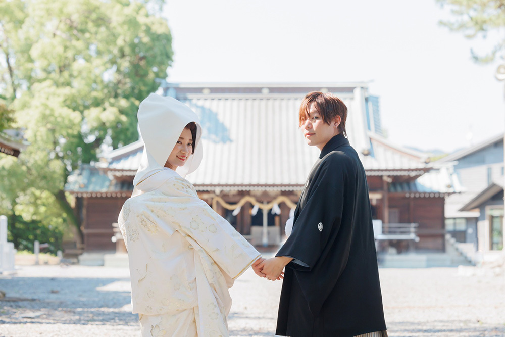 静岡フォトウエディングのフィーノスタイルで撮影した焼津神社の新郎新婦