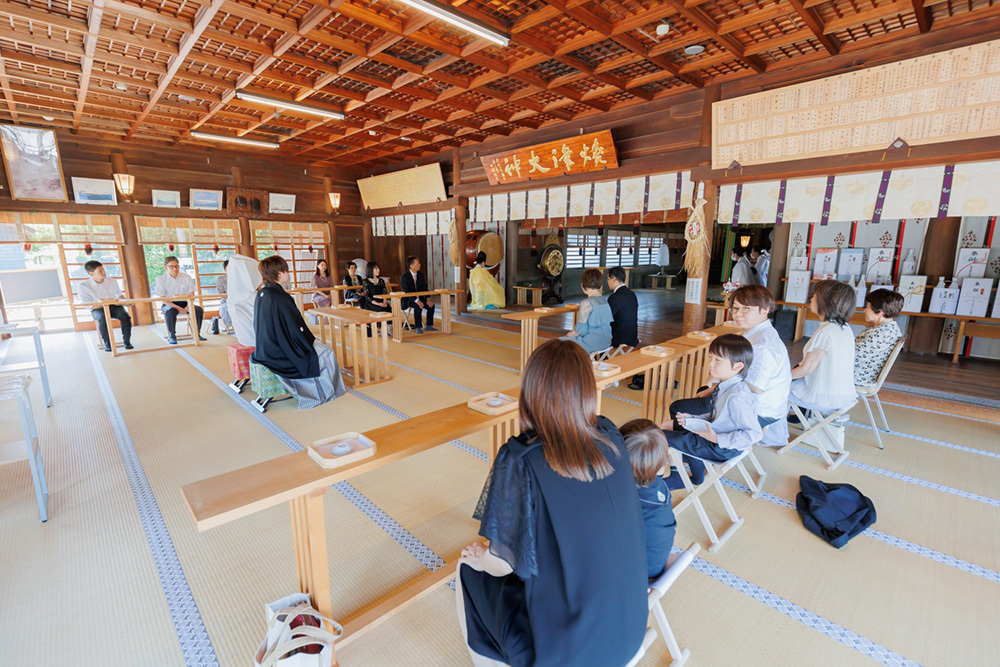 静岡フォトウエディングのフィーノスタイルで撮影した焼津神社の新郎新婦