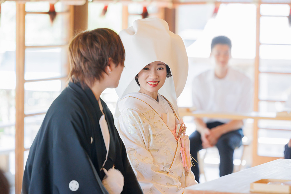 静岡フォトウエディングのフィーノスタイルで撮影した焼津神社の新郎新婦