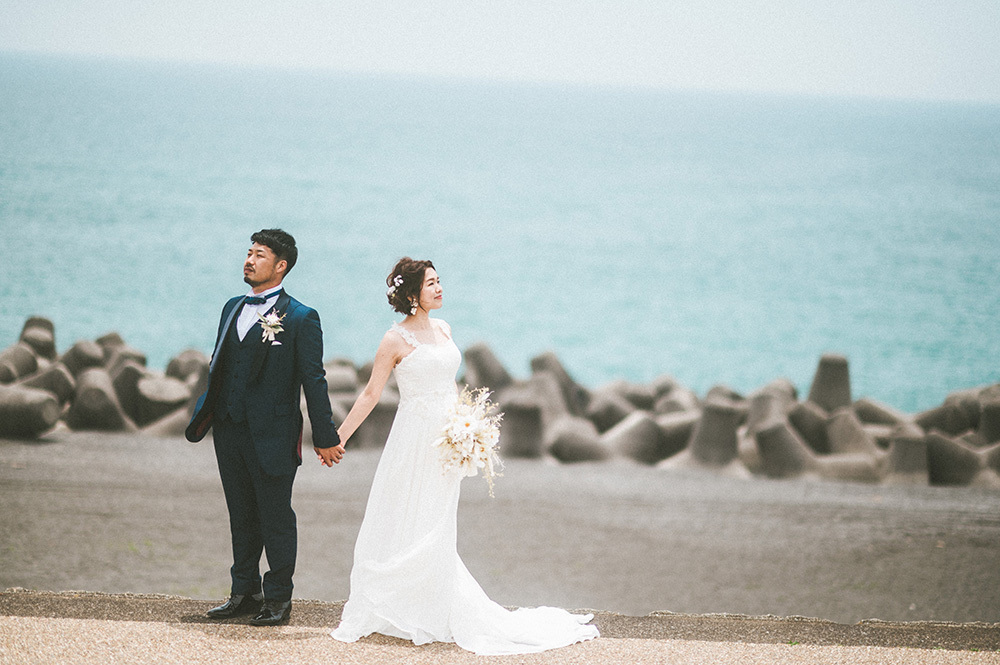 静岡フォトウエディングのフィーノスタイルで撮影した田子の浦みなと公園の新郎新婦