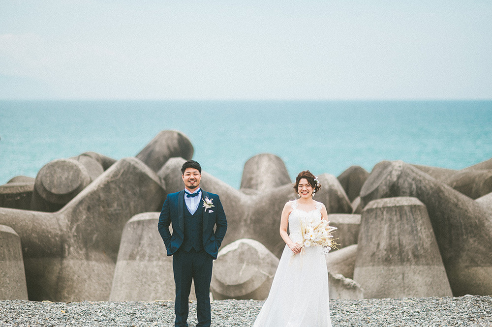 静岡フォトウエディングのフィーノスタイルで撮影した田子の浦みなと公園の新郎新婦