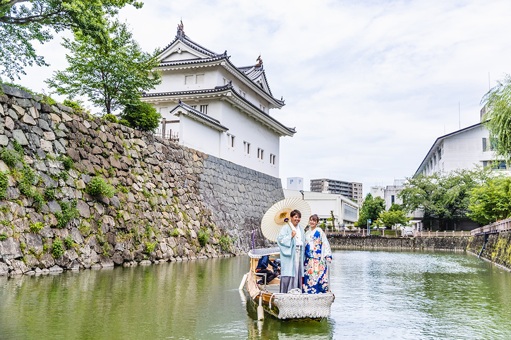 静岡フォトウエディングのフィーノスタイルで撮影した駿府城公園・葵舟の新郎新婦