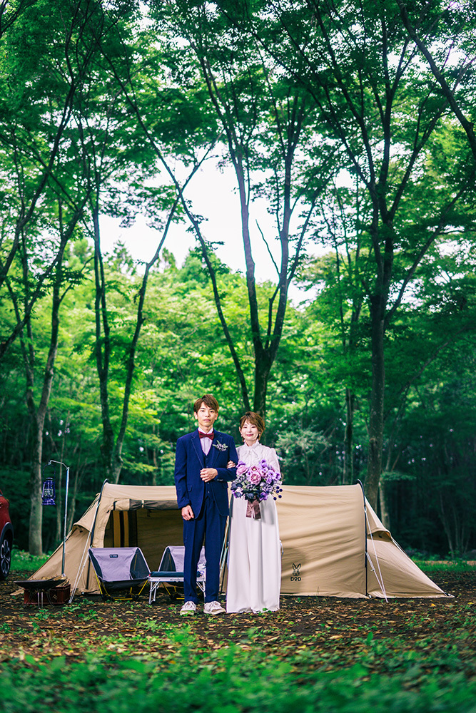 静岡フォトウエディングのフィーノスタイルで撮影したキャンプ＆アウトドアの新郎新婦