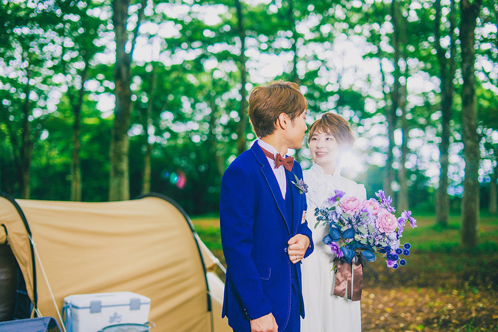静岡フォトウエディングのフィーノスタイルで撮影したキャンプ＆アウトドアの新郎新婦