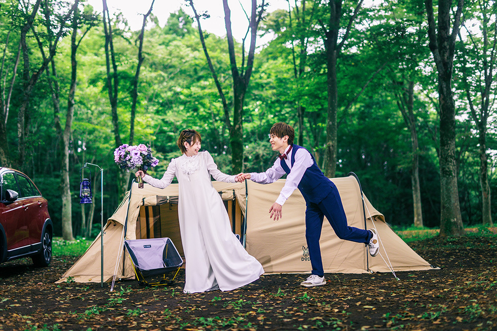 静岡フォトウエディングのフィーノスタイルで撮影したキャンプ＆アウトドアの新郎新婦