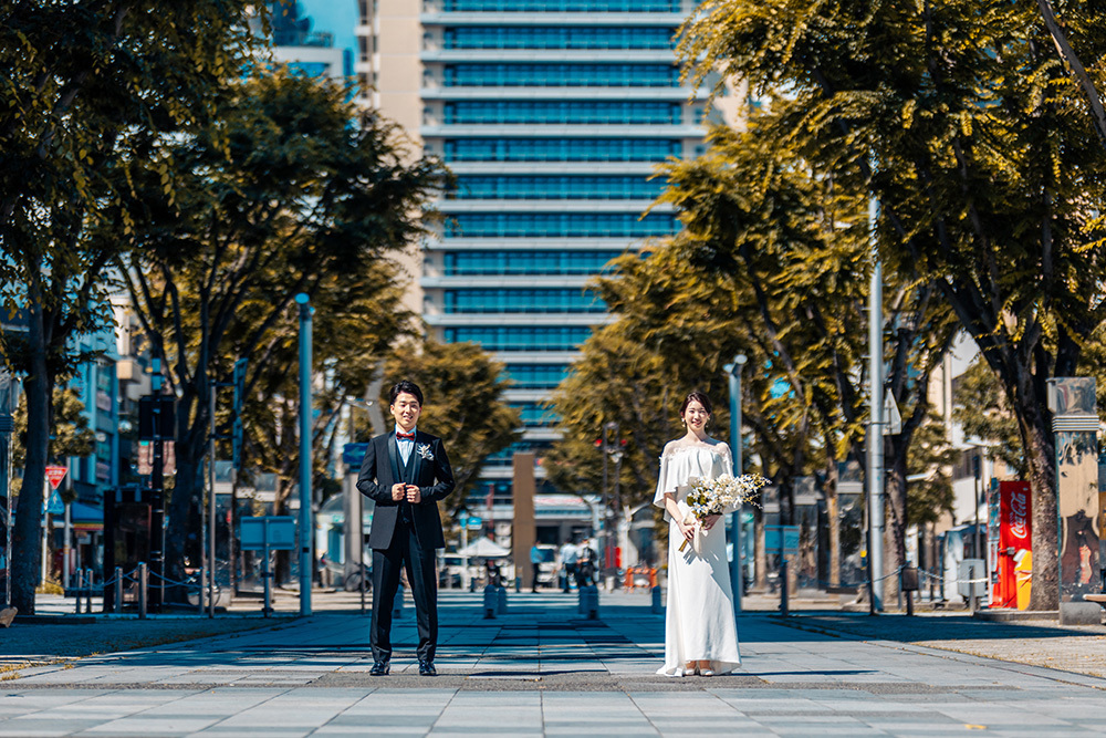 静岡フォトウエディングのフィーノスタイルで撮影した静岡市街地の新郎新婦