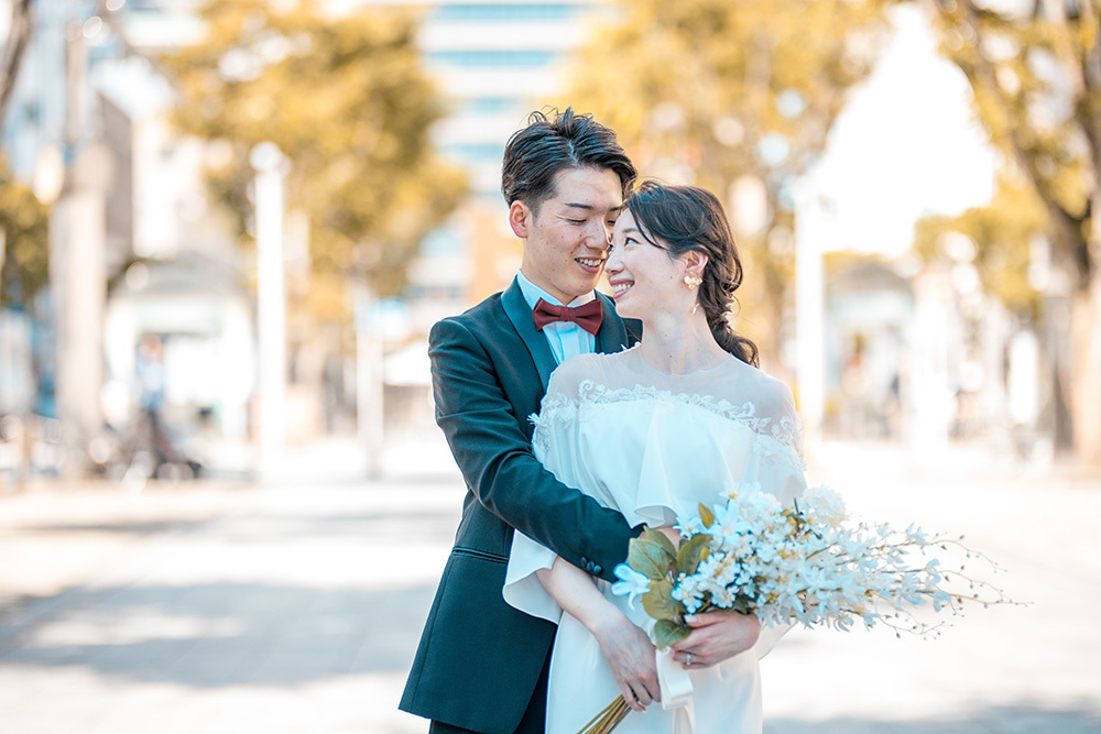 静岡フォトウエディングのフィーノスタイルで撮影した静岡市街地の新郎新婦