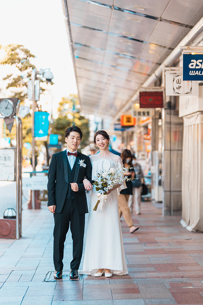 静岡フォトウエディングのフィーノスタイルで撮影した静岡市街地の新郎新婦