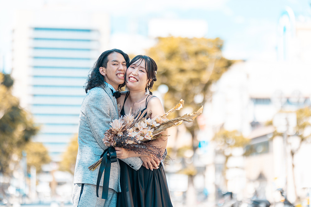 静岡フォトウエディングのフィーノスタイルで撮影した静岡市街地の新郎新婦