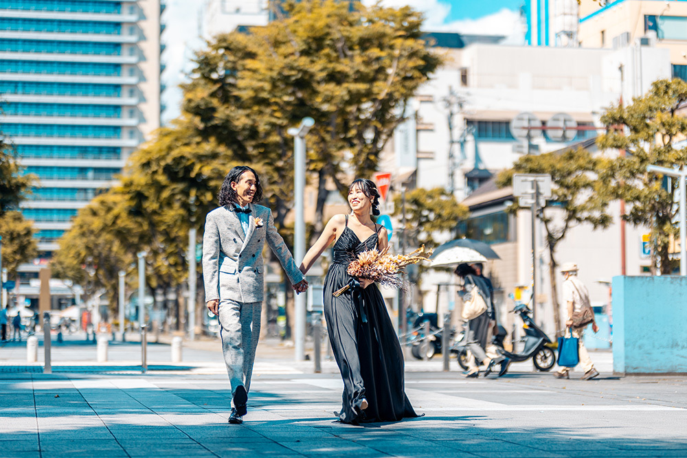 静岡フォトウエディングのフィーノスタイルで撮影した静岡市街地の新郎新婦