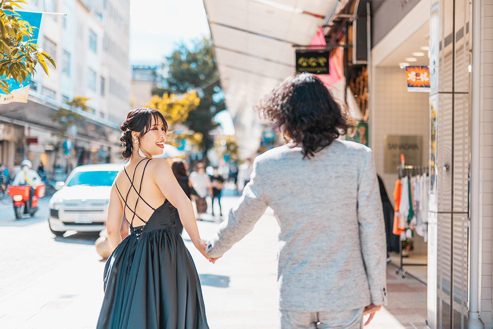 静岡フォトウエディングのフィーノスタイルで撮影した静岡市街地の新郎新婦