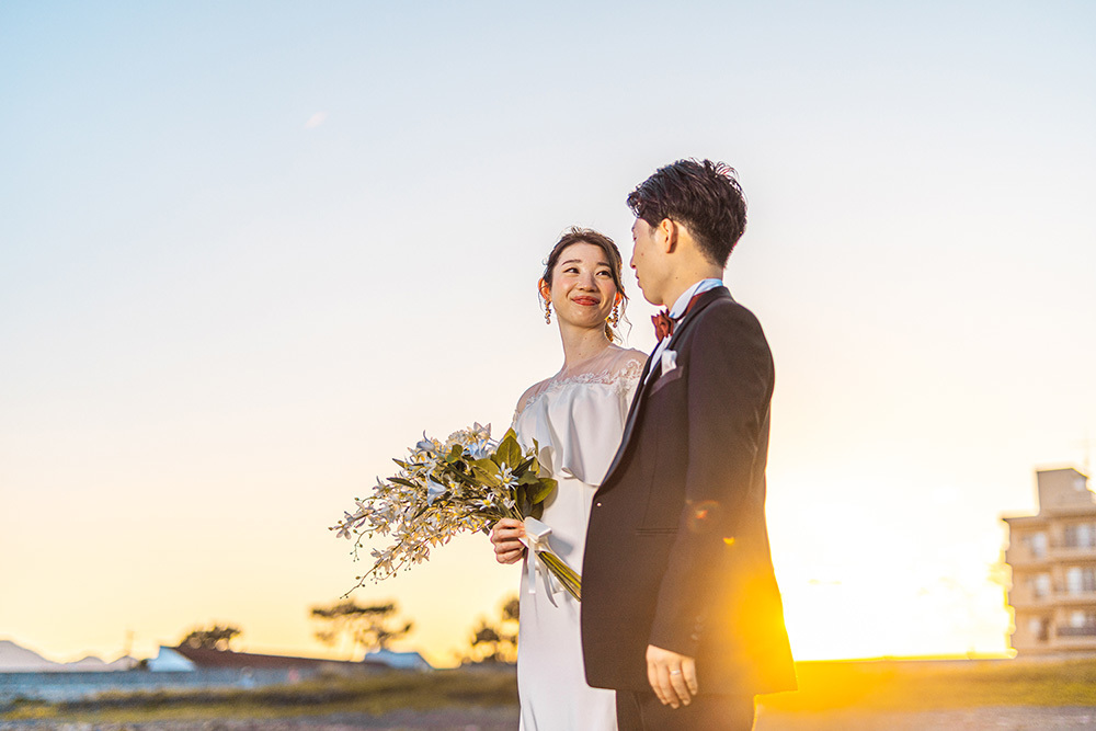 静岡フォトウエディングのフィーノスタイルで撮影したサンセットウェディング＆ナイトウエディングの新郎新婦