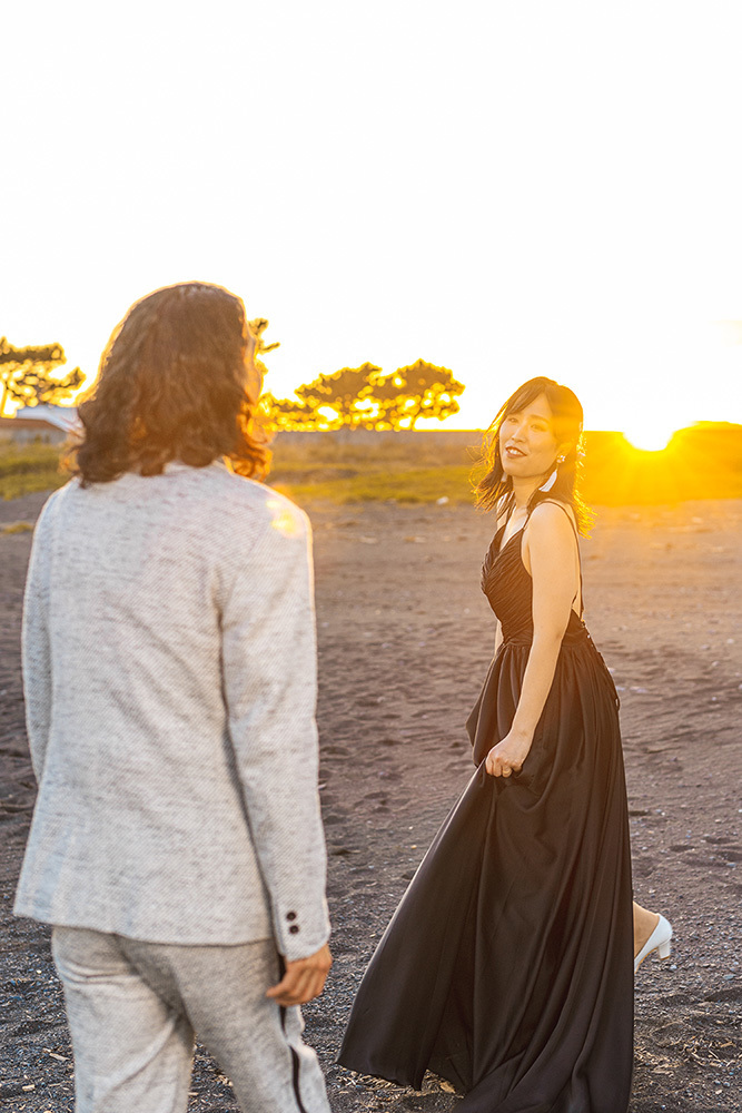 静岡フォトウエディングのフィーノスタイルで撮影したサンセットウェディング＆ナイトウエディングの新郎新婦