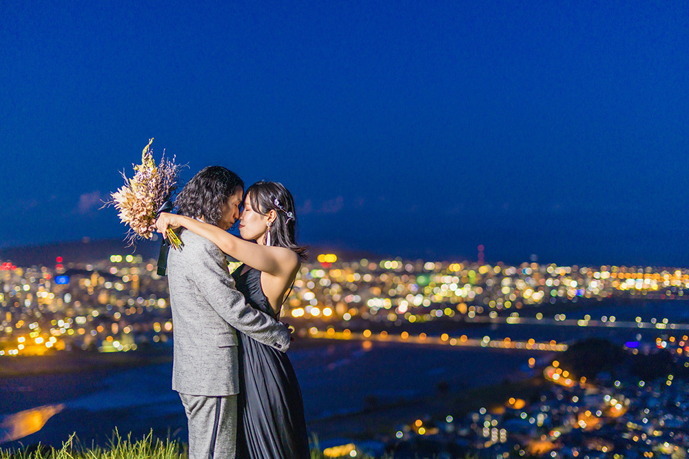 静岡フォトウエディングのフィーノスタイルで撮影したサンセットウェディング＆ナイトウエディングの新郎新婦